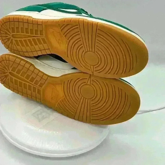 DUNK LOW SE 'PHANTOM/MALACHITE-GUM LIGHT BROWN - Picture 7 of 13